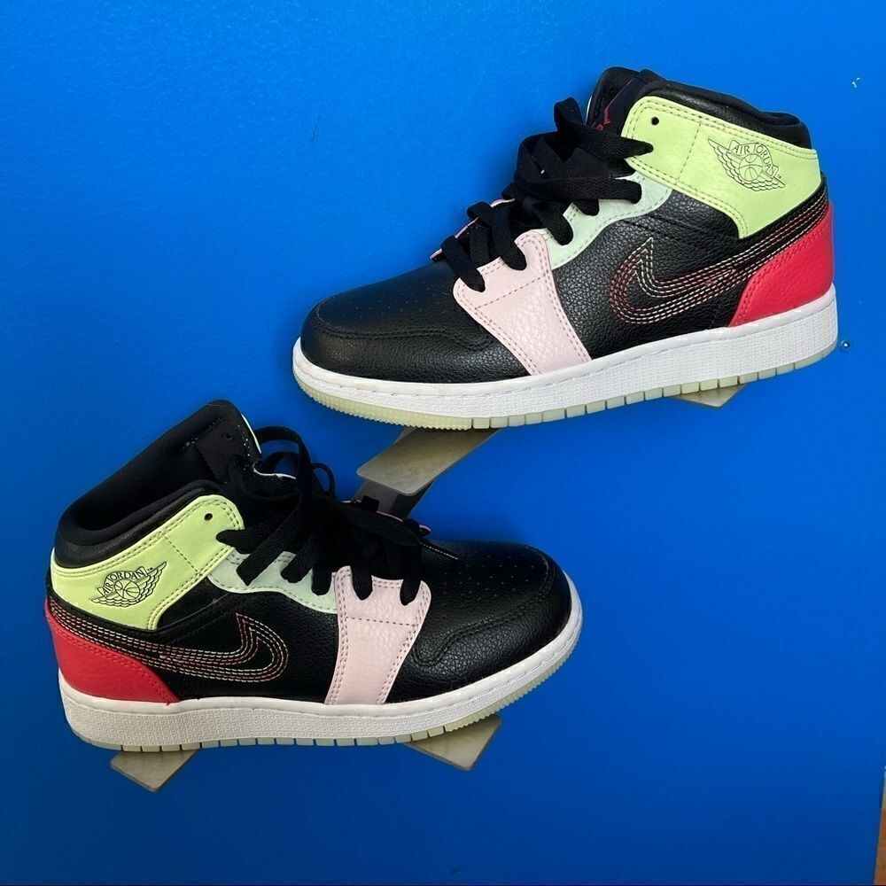 Nike Air Jordan 1 Mid SE GS "Glow In The Dark" Size 4Y / Womens 5.5 AV5174-076